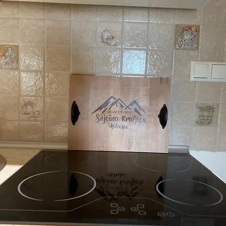 Snjezna Kraljica 1 アパート