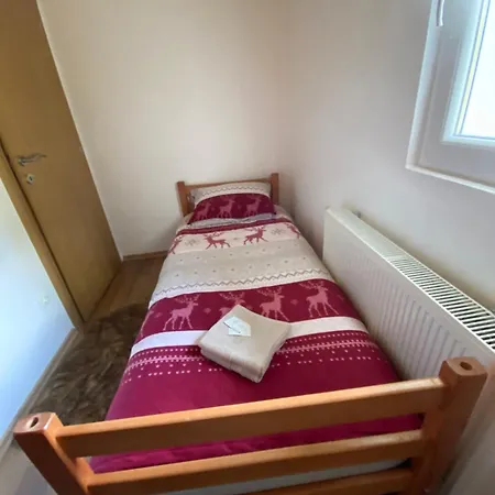 Snjezna Kraljica 1 *