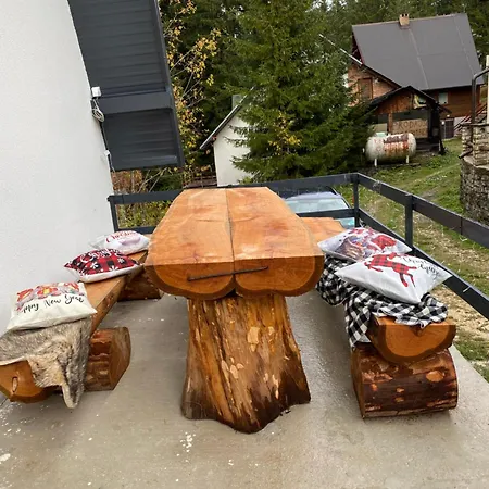 Snjezna Kraljica 1 アパート *